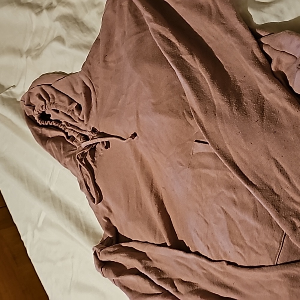 Hoodie.. two front pockets..rounded bottom.. peek a boo back